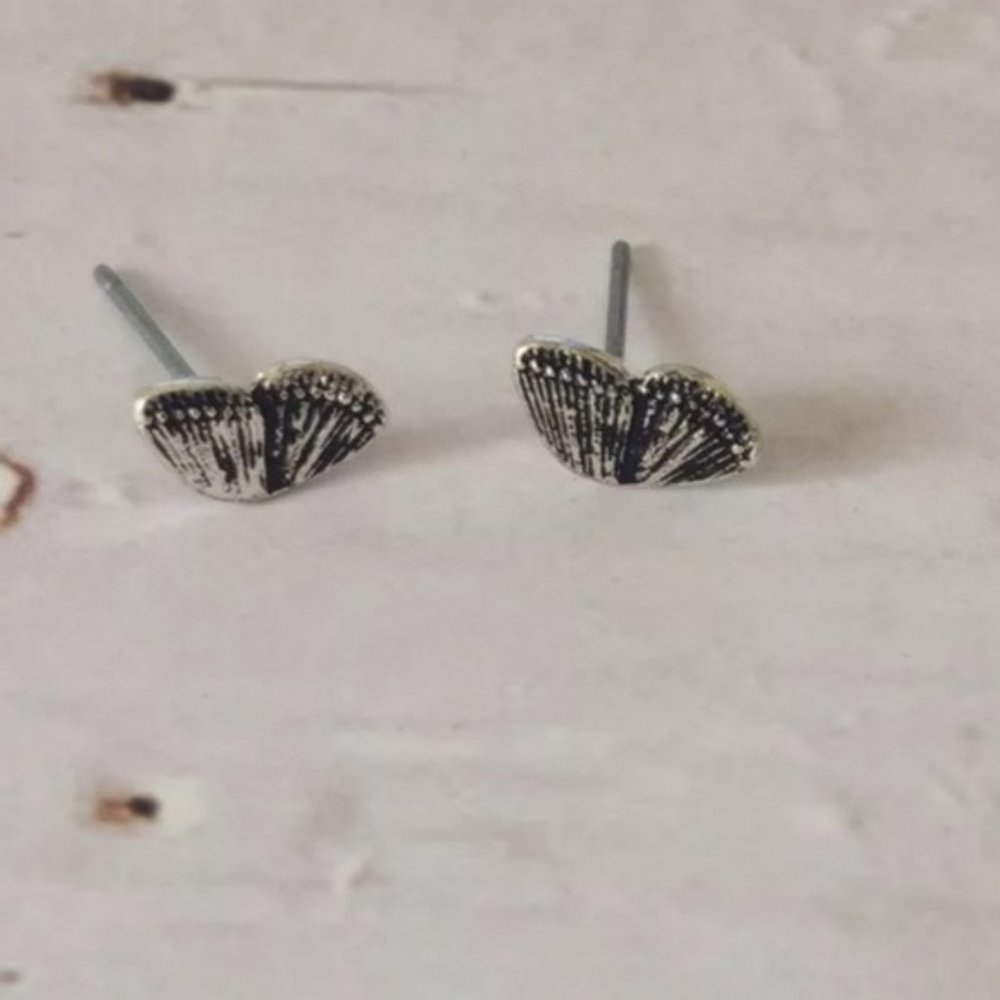 🍒2/$25 Butterfly Wing Earrings - Picture 4 of 6